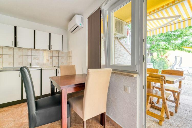 Apartments Nika With Swimming Pool And Beautiful Sea View Dobreć Exteriör bild