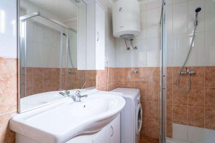 Apartments Nika With Swimming Pool And Beautiful Sea View Dobreć Exteriör bild